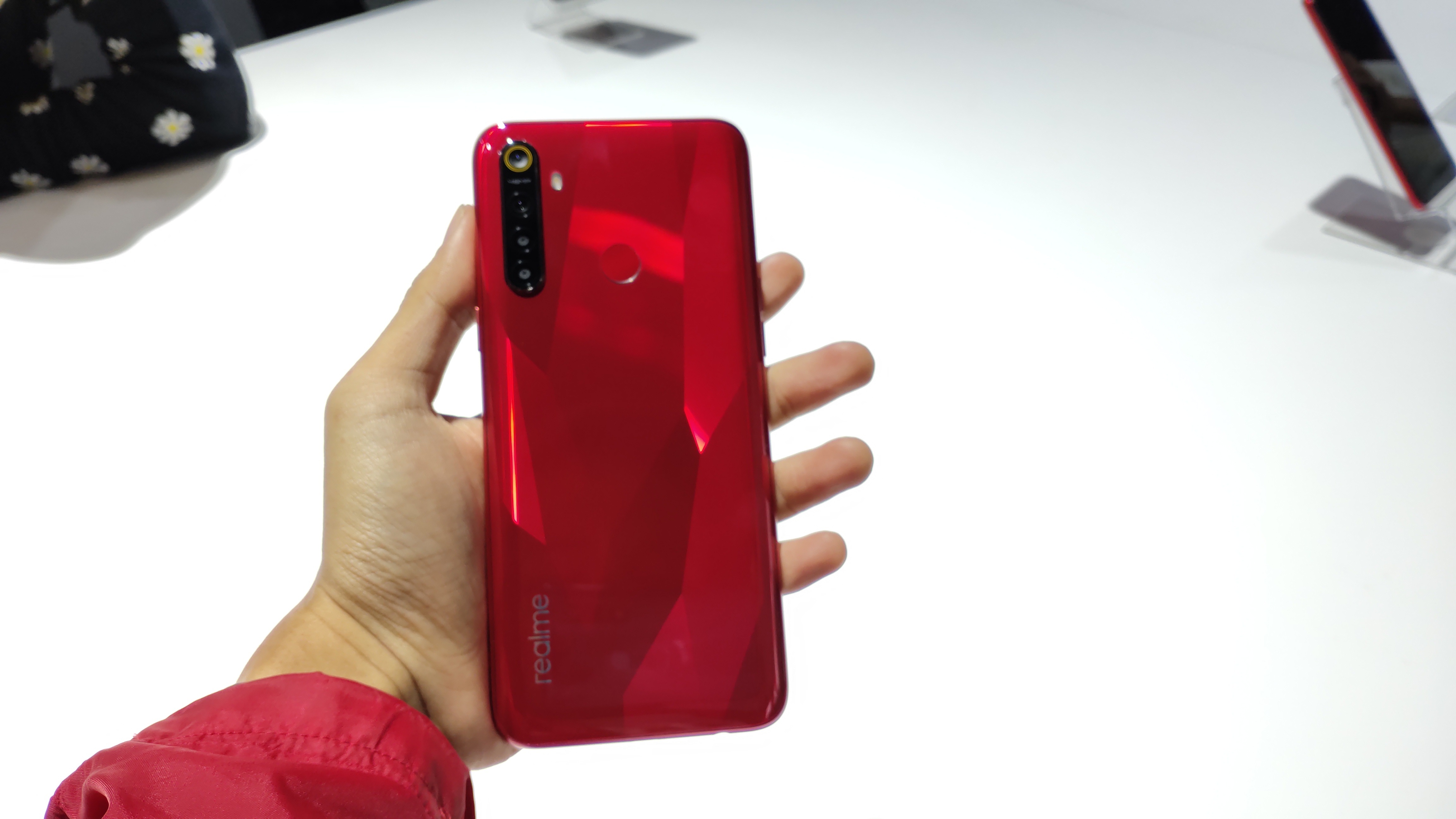 Desain bodi belakang Realme 5s dengan diamond shape.