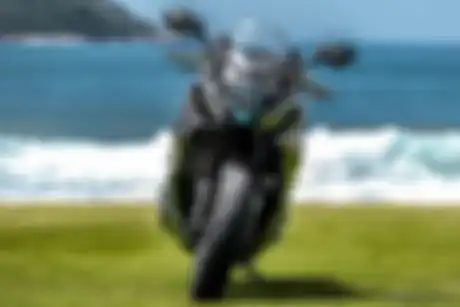 headlamp saingan Kawasaki Ninja 250 ini mirip-mirip Aprilia RSV4.