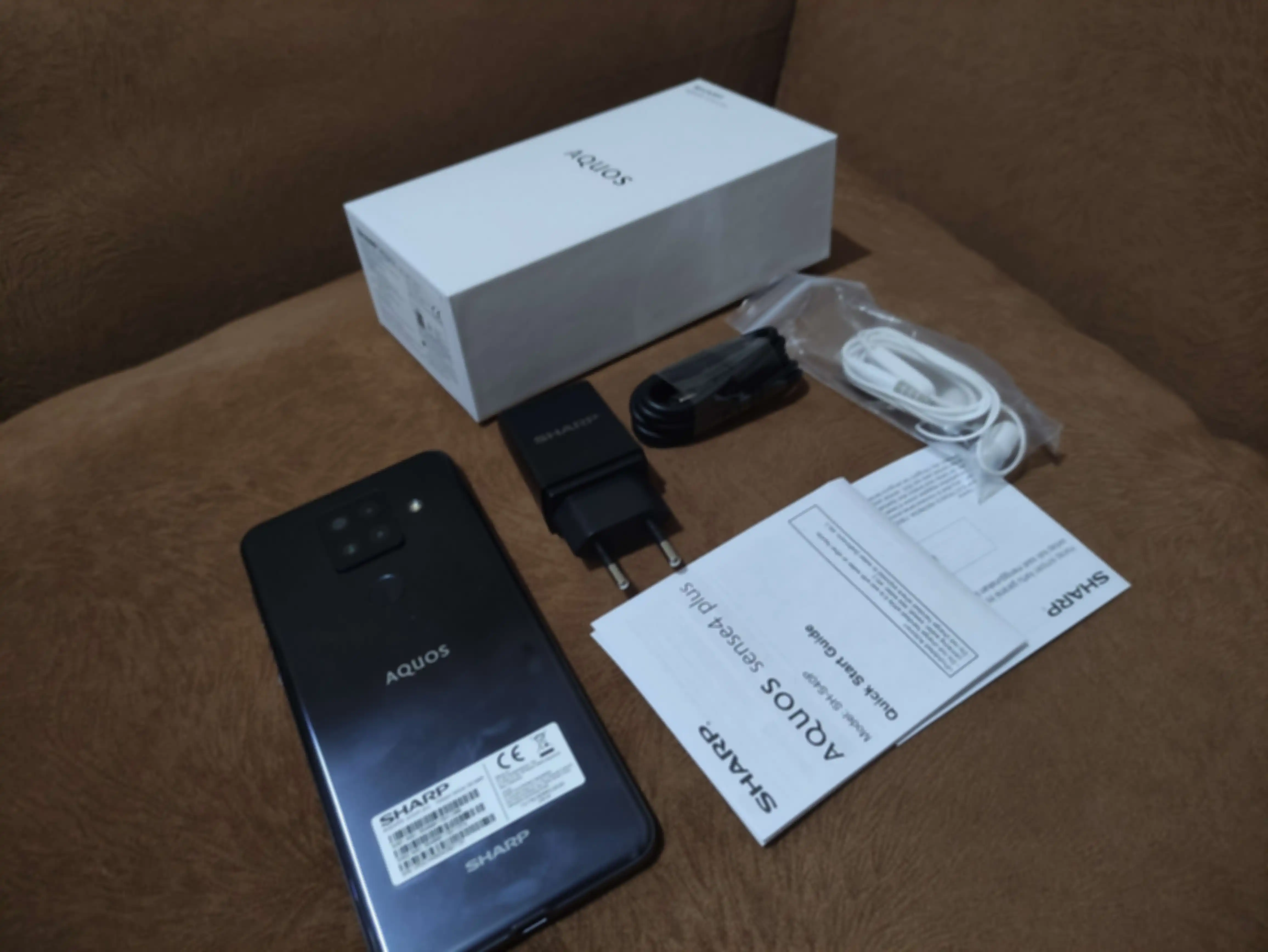 Isi boks Sharp Aquos Sense4 Plus