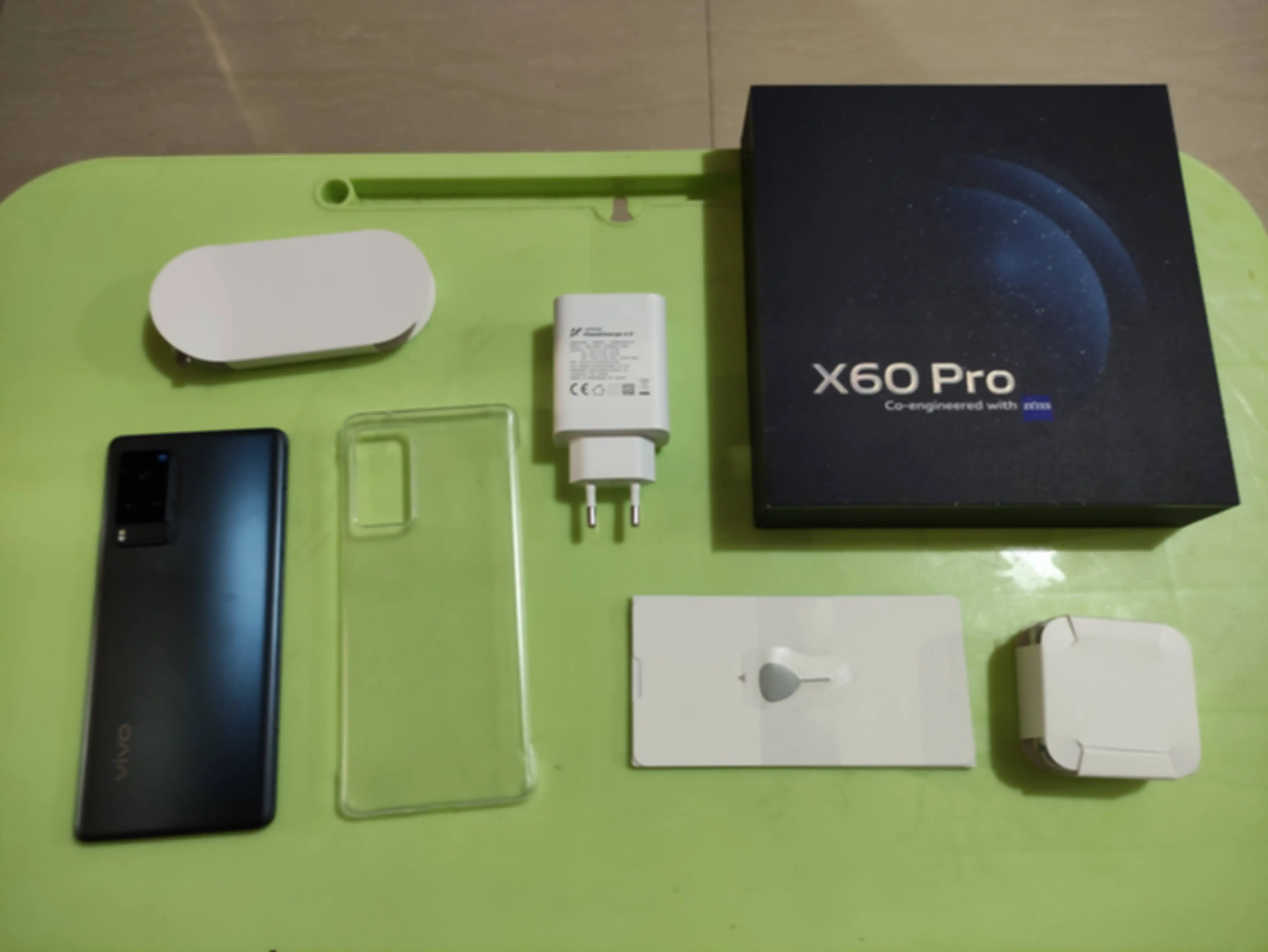 Isi boks Vivo X60 Pro