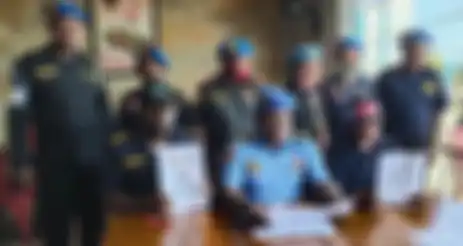 Eliyas Ayakiding, Kepala Kepolisian Negara Federal Republik Papua Barat (NFRPB) saat konferensi pers di Jayapura 12 Oktober 2020. Kini, puluhan anggota NFRPB menyatakan kembali ke NKRI.