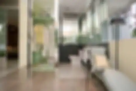 Dilengkapi walk-in closet dan sofa santai penambah kenyamanan.