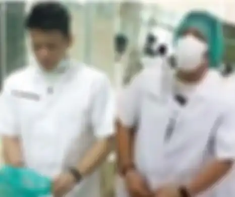 Beredar video Ariel Noah memakai pakaian medis