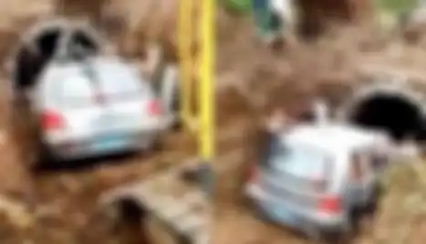 Jenazah dikuburkan bersama mobil