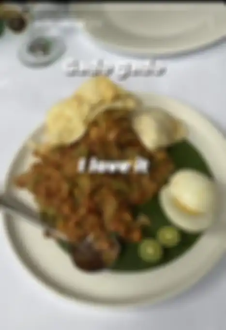 Ozil makan gado-gado