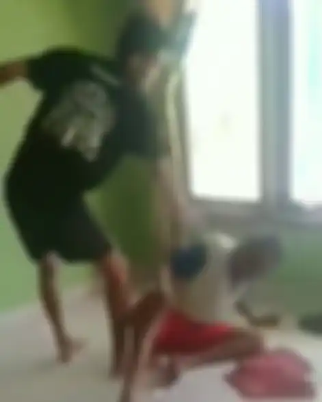 Viral, cucu tega tendang kakek sendiri