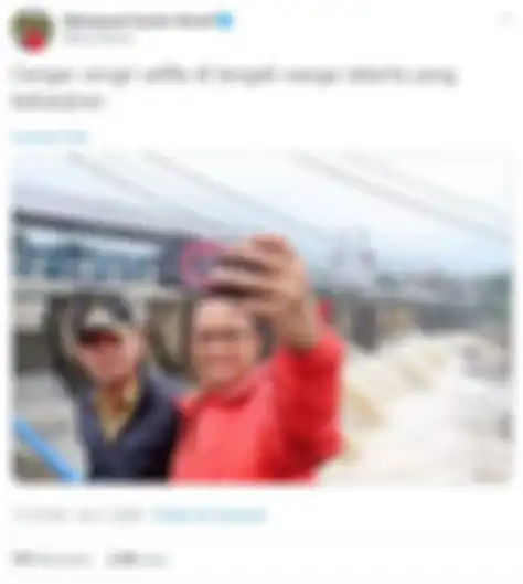 Swafoto Anies Baswedan bersama Wali Kota Bogor yang diduga terjadi di tengah banjir Jakarta.