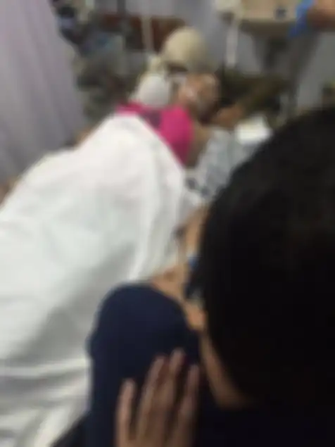 Irena Justine saat dilarikan ke rumah sakit