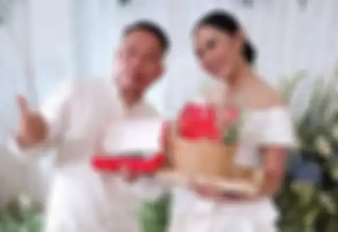 Momen lamaran Kalina Ocktaranny dan Vicky Prasetyo