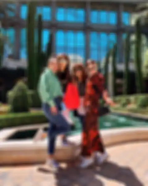 Luna Maya membagikan foto di Las Vegas