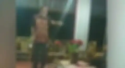  Foto Bupati Alor Amon Djobo menunjuk-nunjuk dua staf Menteri Sosial Tri Rismaharini viral di media sosial. 