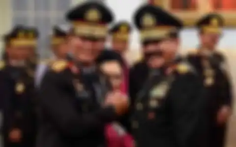 Iptu Danny Arief Sutarman perwira polisi yang sikat ambulans terbos one way di Puncak adalah anak mantan Kapolri. Foto wajahnya disorot.