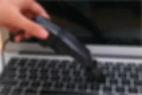 Penyedot debu khusus keyboard laptop
