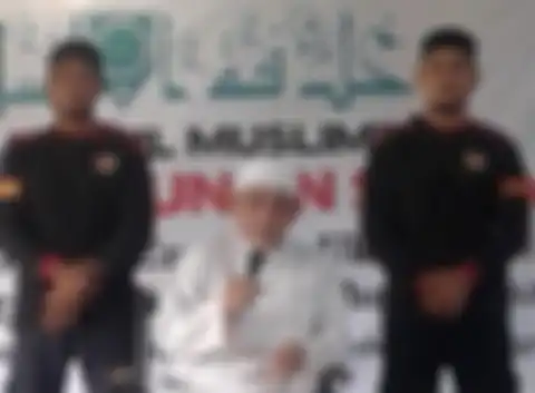 Foto Abdul Qadir Hasan Baraja pencetus Kebangkitan Khilafah viral. Polisi menemukan kata-kata berbahaya di konvoi Khilafatul Muslimin.