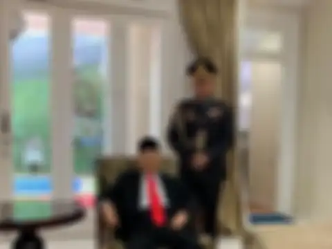 Wapres Kyai Maruf Amin berfoto bersama sang ajudan, mantan Kapolres Kota Tangerang Sahibul Alif.