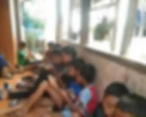 Ilustrasi main game online. Meninggal dunia diduga karena kecanduan game online, siswi kelas 1 SMP di Banyumas mengalami gangguan saraf.
