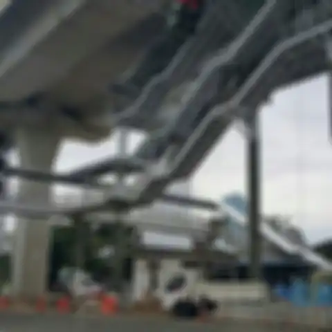 Foto lawas halte TransJakarta Centrale Stichting Wederopbouw (CSW) yang bikin repot orang tua.