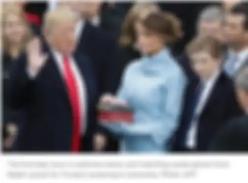 Melania Trump saat pengambilan sumpah Donald Trump 