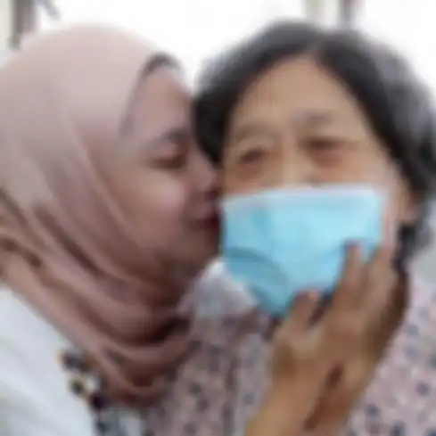 Foto anak TKI yang dirawat wanita beda agama viral. Itu sebabnya, masalah Rohana Abdullah mengundang perhatian publik juga pejabat Malaysia.