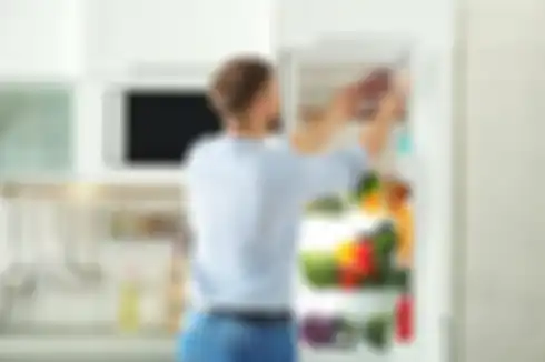 Menjaga agar ulkas tak berantakan dan terisi optimal juga bikin hemat listrik.