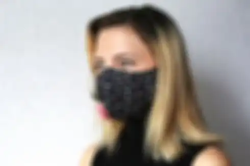 Ilustrasi pemakaian masker kain. 