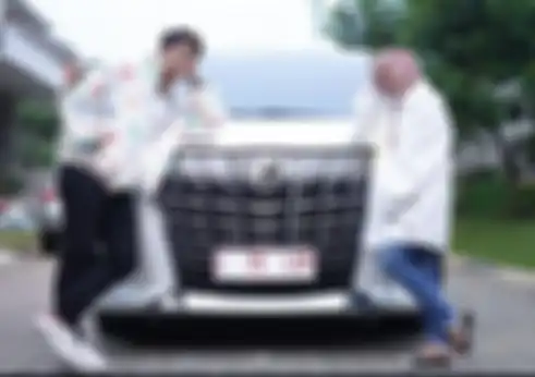 Rizky Billar dan Lesti Kejora dapat hadiah mobil mewah