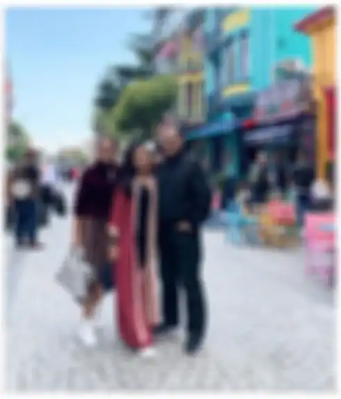 Khirani bersama kedua orang tuanya