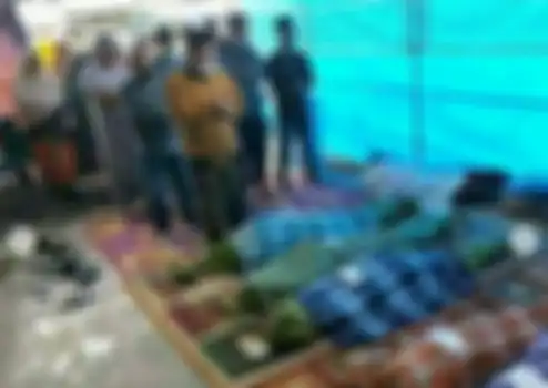 Footo jenazah pakai daun pisang tanpa kain kafan itu dibantah oleh warga Mamuju sendiri. Foto tersebut salah satunya diunggah oleh akun Instagram resmi @actforhumanity 