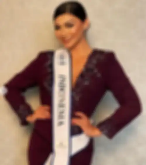 Outfit Jihane Almira Chedid saat deep interview Miss Supranational 2021