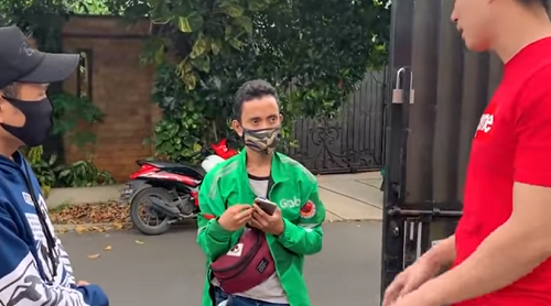 Artis Baim Wong dikejar-kejar oknum driver ojol yang minta tolong.