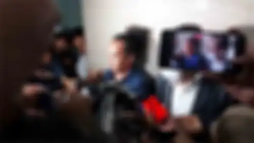 Irjen Ferdy Sambo bukan hanya perintah tembak Brigadir J tapi juga iming-imingi ini ke anak buahnya. Foto pengacara Bharada E bikin heboh. 