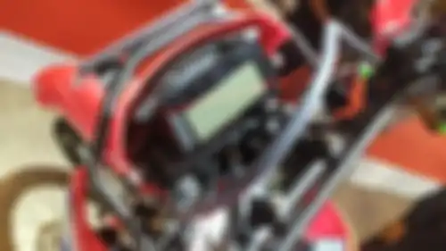 Sentuhan baru di Honda CRF250L yang diluncurkan PT AHM di IIMS 2023 tampak di instrumen digital spidometer