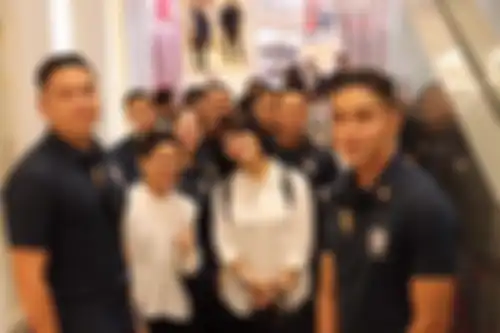 Kedekatan ajudan Sandhyca Putrie dan Iriana Jokowi.