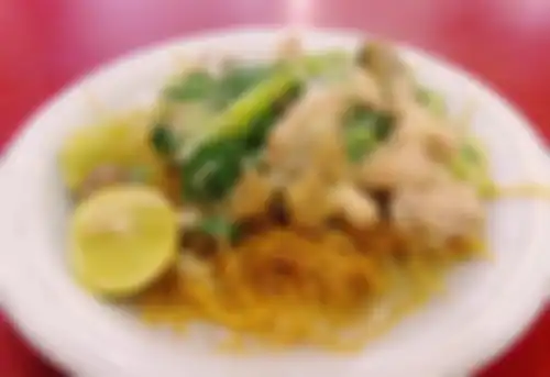 Mencari sarapan enak di Makassar, kita wajib mencicipi 4 tempat wisata kuliner dengan sajian menu mi titi. Ini foto sajiannya.