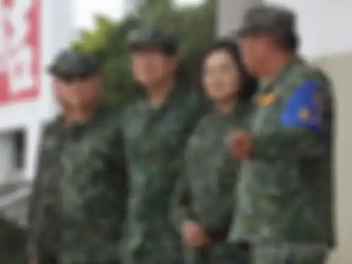 Presiden Taiwan Tsai Ing-wen (kedua dari kanan) saat meninjau kesiapan militer negaranya