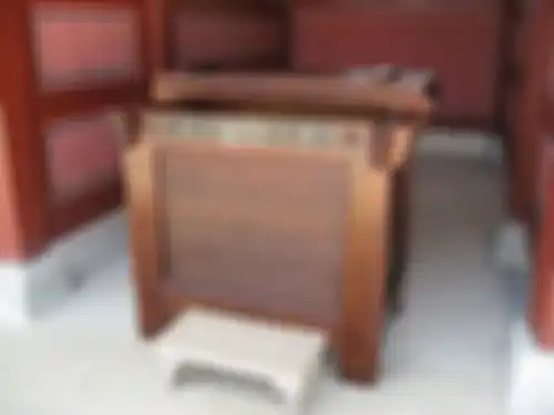 Peti beras untuk menghukum Sado hingga mati kelaparan.