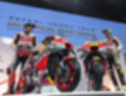 Duet Repsol Honda Team 2023 Marc Marquez (kiri) dan Joan Mir (kanan) sudah pamer kekompakan jelang MotoGP musim ini lewat permainan ini atau itu