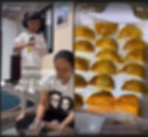 Umi Kalsum tengah membuatkan kue nastar kesukaan Ayu Ting Ting