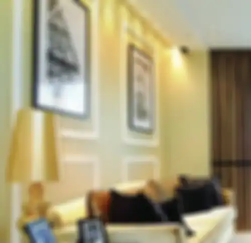 6 cara menata foto pigura di diniding runag tamu rumah mungil. Hasilnya tampak lebih aesthetic.