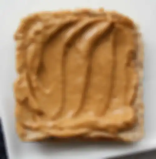 Selai kacang dengan roti gandum