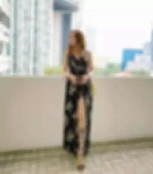 Foto cantik Vegen Acni, mantan istri Kapten Vincent Raditya yang memiliki kaki jenjang.