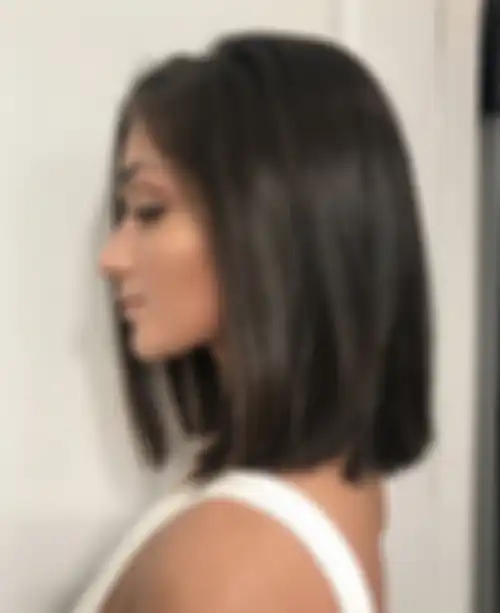 Rambut dengan potongan lob blunt cut