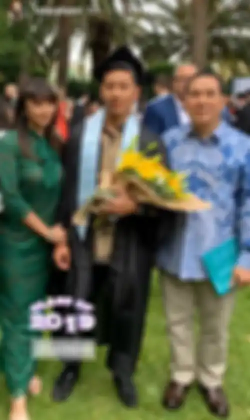 Tata Cahyani dan Tommy Soeharto datang di wisuda putranya