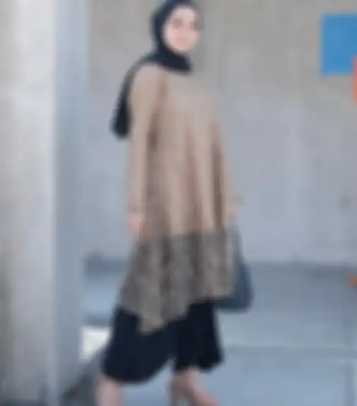 Warna celana yang wajib hijabers punya buat kondangan