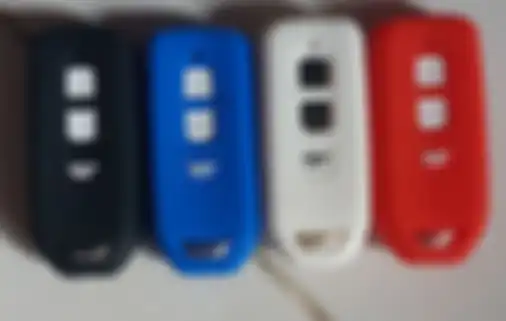 Ilustrasi cover karet untuk remote keyless motor.