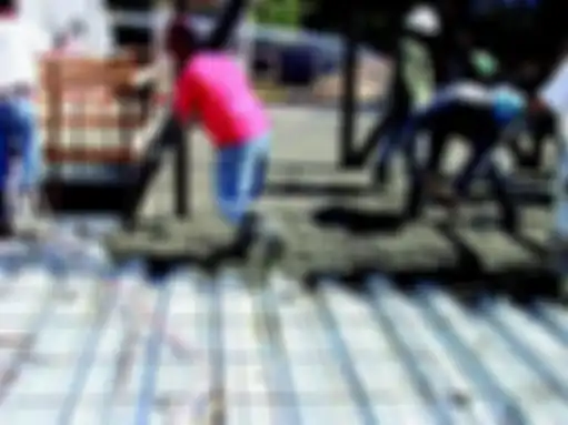 Ilustrasi-Pembuatan pelat lantai dnegan menggunakan floor decking.
