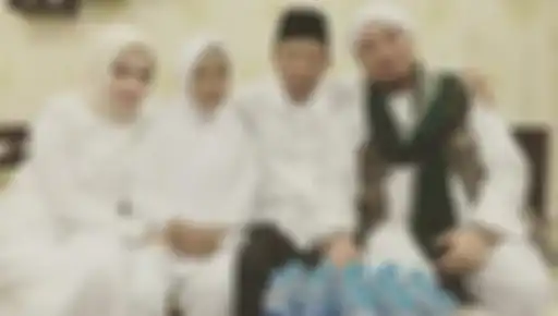 Yulia Mochamad dan Opick