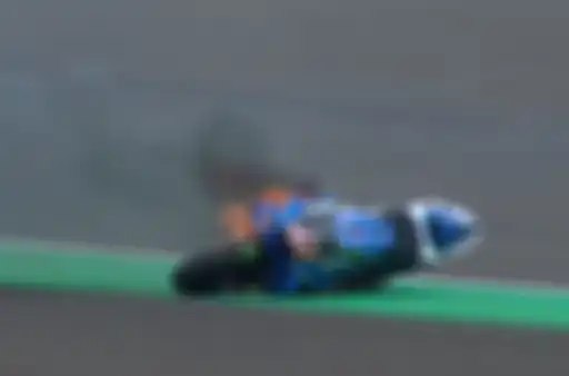 Motor Alex Rins terbakar.