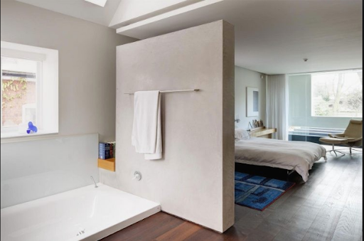 Kamar mandi di dalam Kamar tidur.