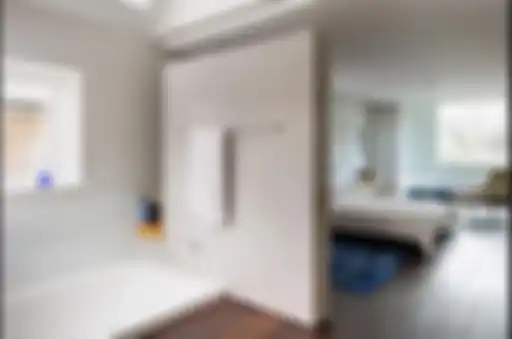 Kamar mandi di dalam Kamar tidur.